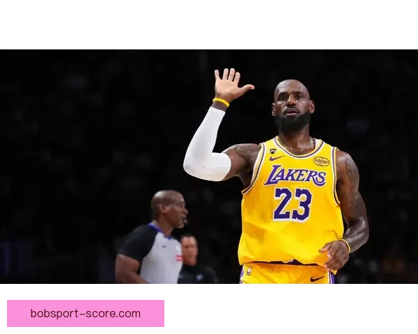 詹姆斯回顾生涯三大高光瞬间世纪封盖扣翻特里东决入选